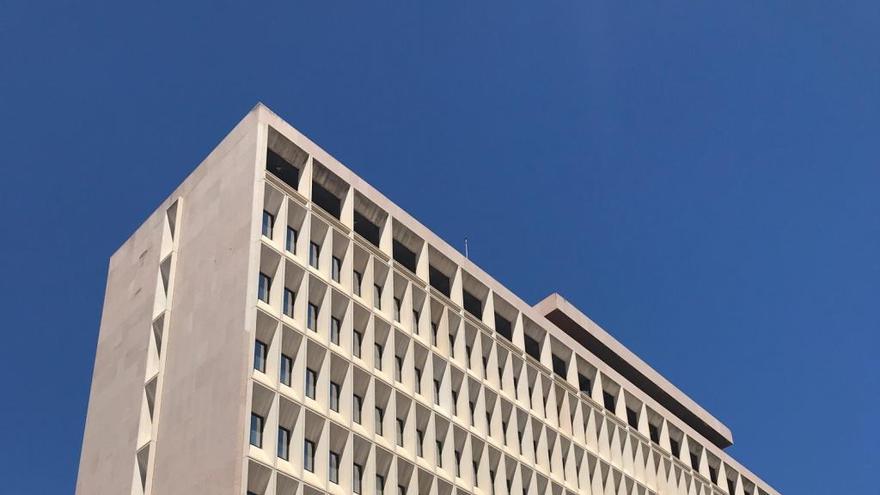 Imagen del actual edificio de Hacienda en la avenida de Andalucía.