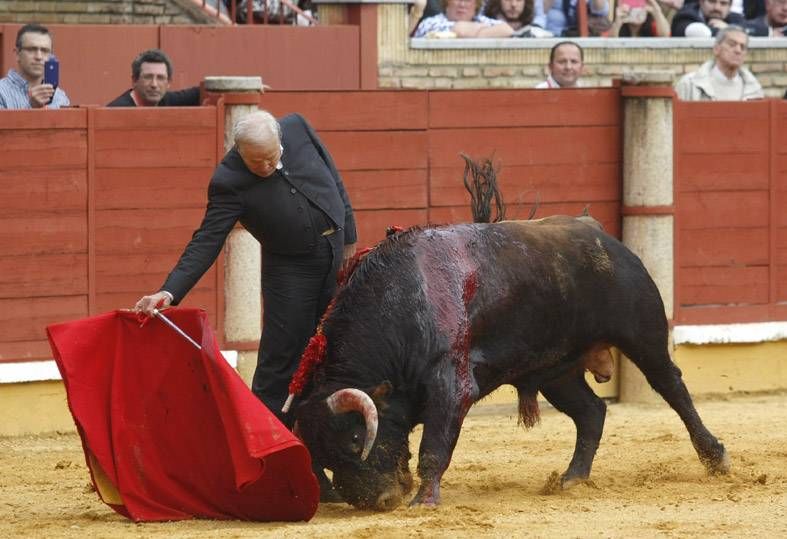 El Cordobés corta dos orejas en su vuelta a los Califas