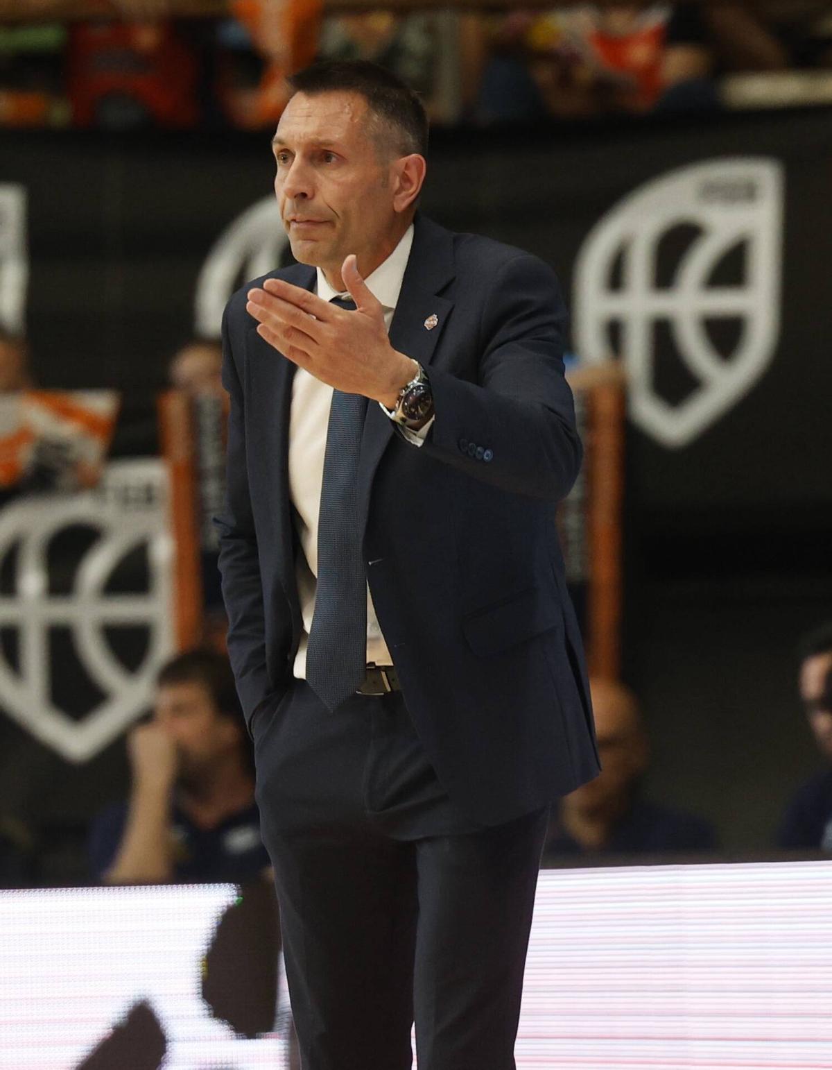 El Estudiantes-Alimerka Oviedo Baloncesto, en imágenes