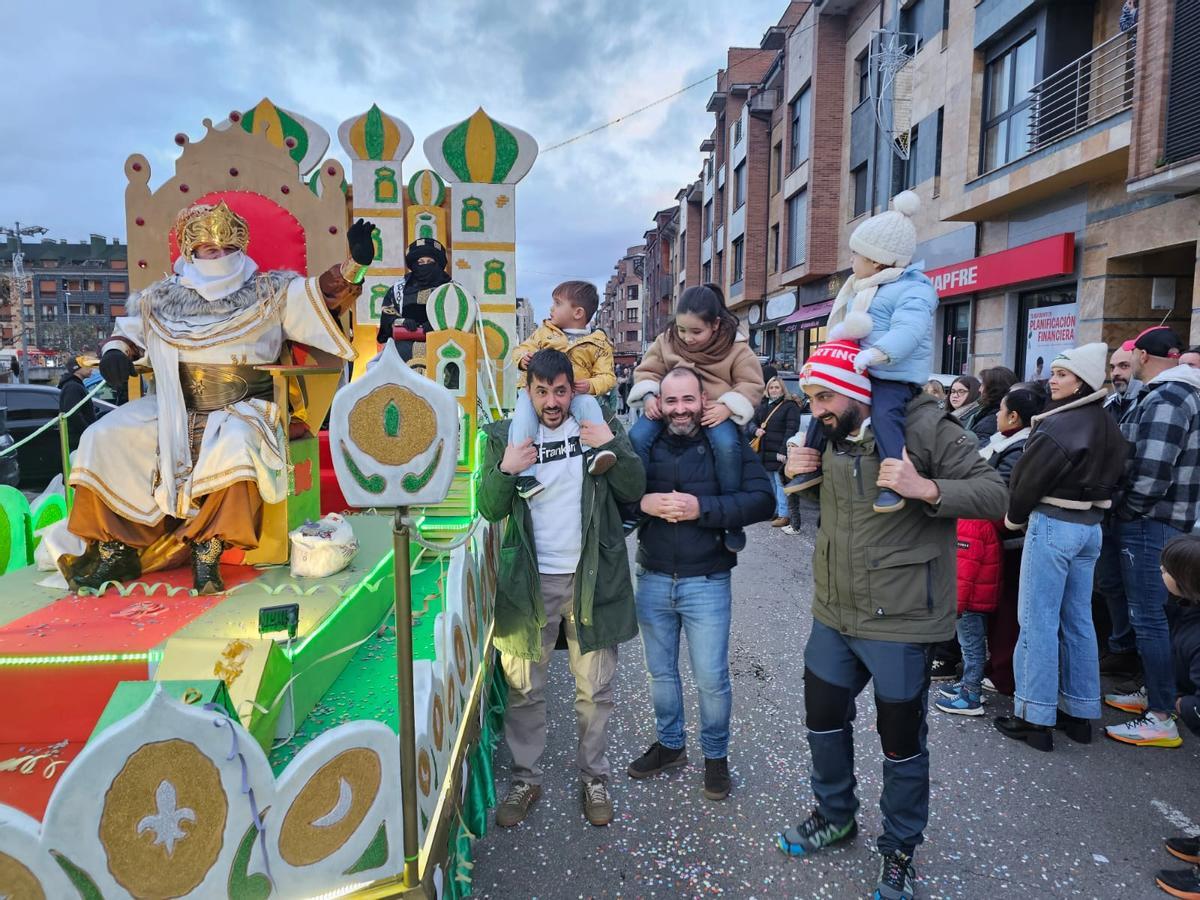 EN IMÁGENES: APOTEOSIS DE LOS MAGOS EN VILLAVICIOSA EN IMÁGENES: APOTEOSIS DE LOS MAGOS EN VILLAVICIOSA