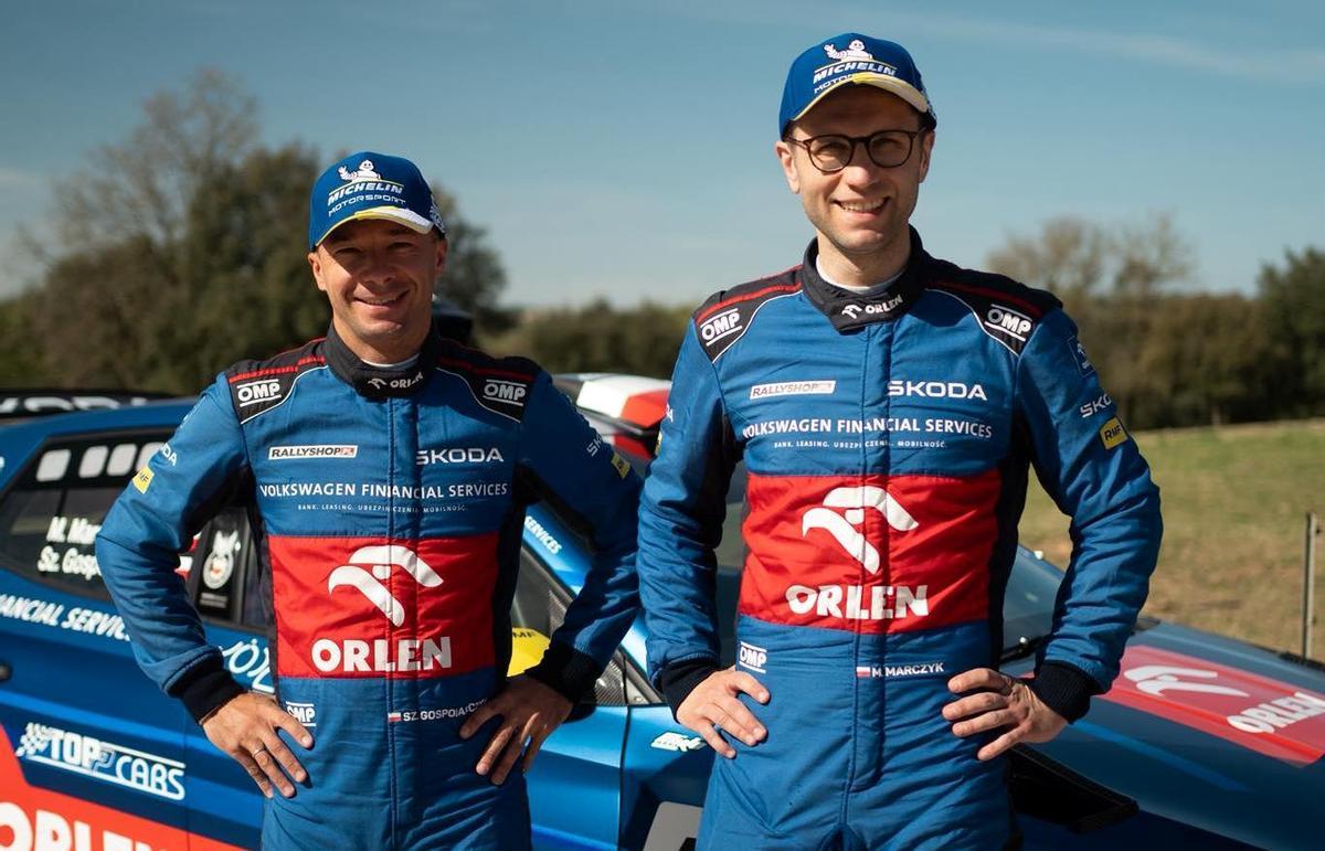 Miko Marczyk, con su copiloto, Szymon Gospodarczyk, y su coche, un Skoda Fabia RS.