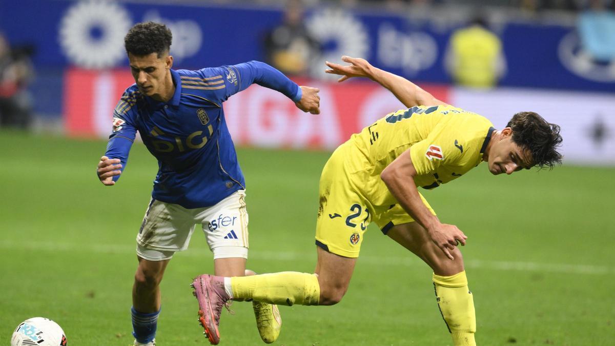 Cardona, durante el Oviedo-Villarreal.
