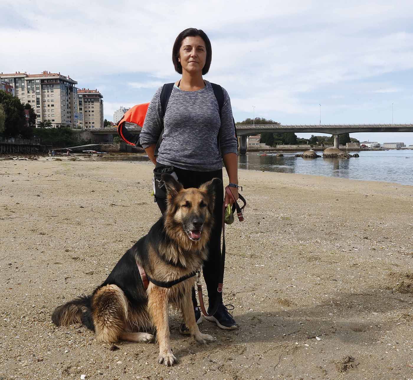 A la tendencia al alza de practicar pilates y yoga en el mar, se suman ahora las mascotas