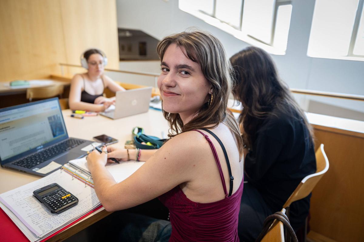 Aitana, estudiante de Bachillerato Tecnológico.