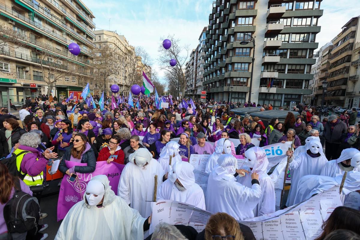 8M en València 2026: Las calles de València se tiñen de morado