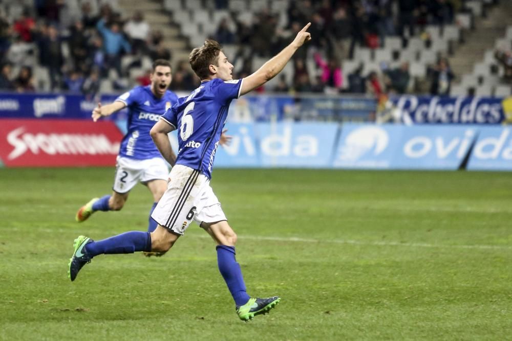 El partido entre el Langreo y el Oviedo B, en imágenes