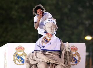 El Real Madrid celebra en La Cibeles el título de liga con su afición