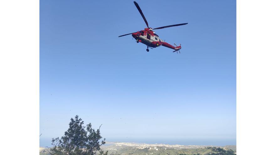 Un helicóptero rescata a un senderista indispuesto en Teror