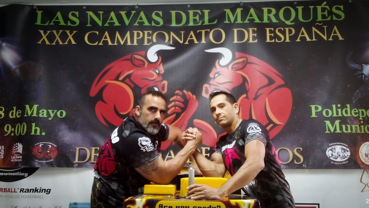 Daniel Conde (izquierda) y Marino Morales, organizadores del campeonato de España de lucha de brazos.