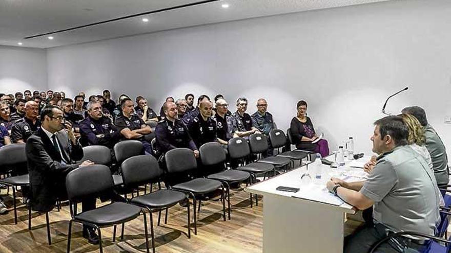 Los jefes de Policía Local de las islas, ayer en la Comandancia.