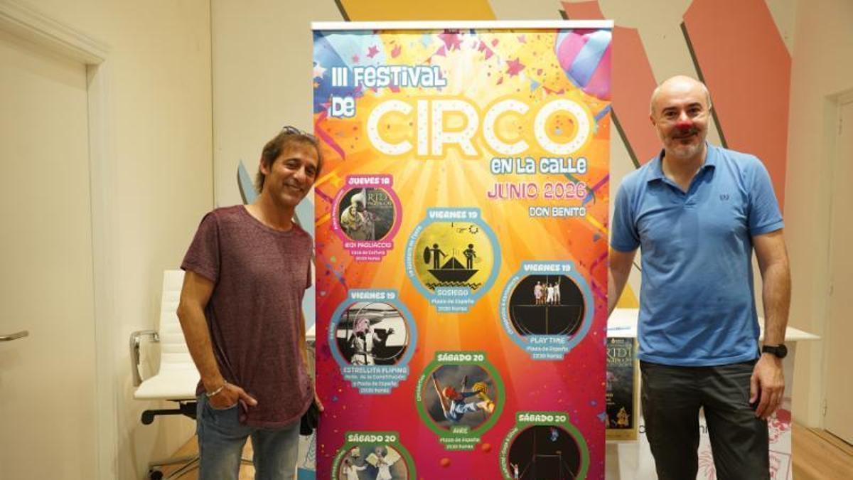 El concejal de Cultura, Francisco Sánchez junto al responsable de Asaco Producciones, Francisco Javier Ceballo,