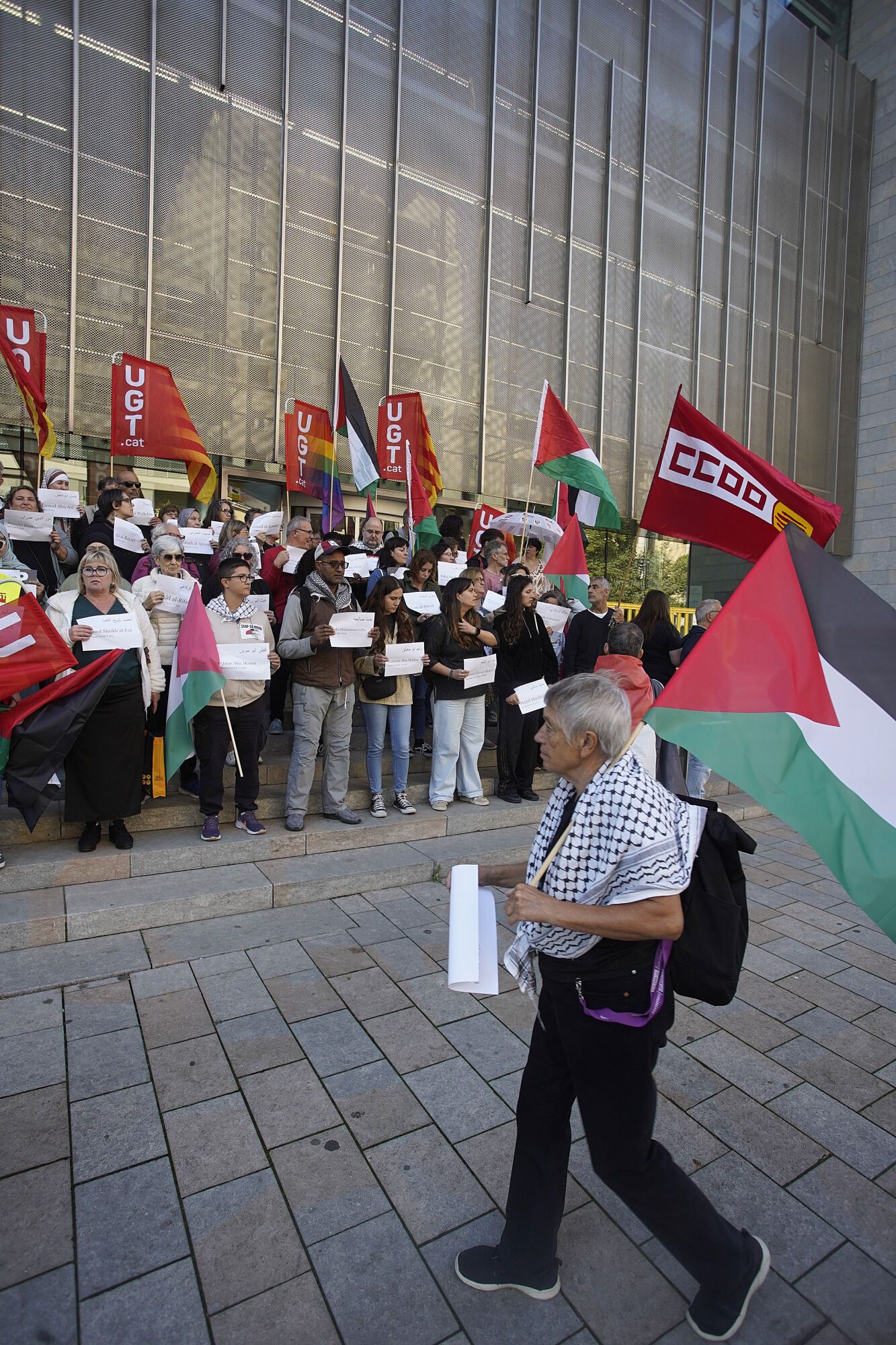 Girona concentració davant de la seu de la Generalitat de Girona vaga general en suport a Palestina