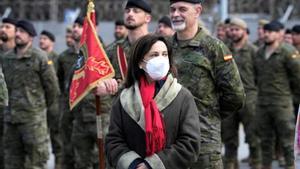 La ministra de Defensa, Margarita Robles, visita a las tropas de la OTAN en la base militar de Adazi, en Letonia, este 28 de abril de 2022.