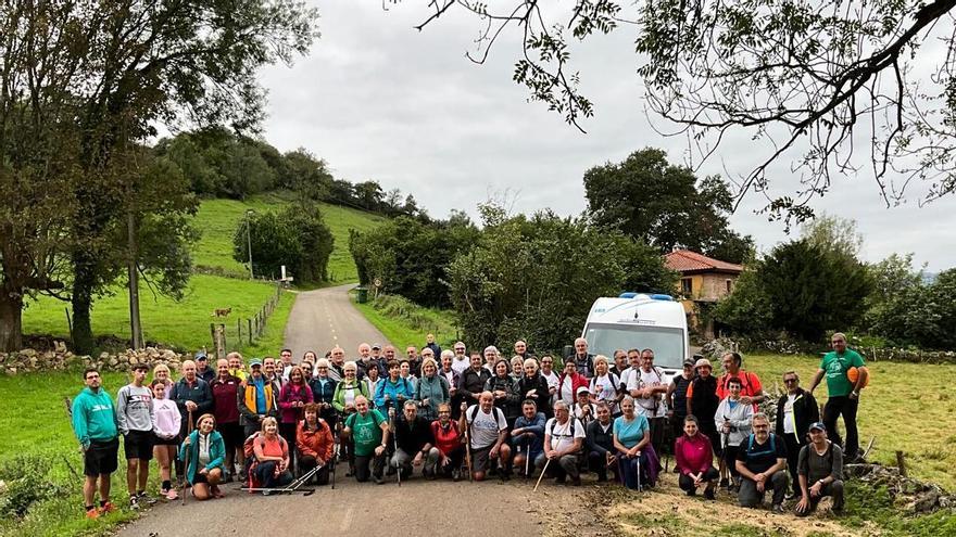 El Grupo Montañero Moscón celebra su gran Día del Socio, con ruta, baile y comida para 130 personas: “Es una jornada especial”
