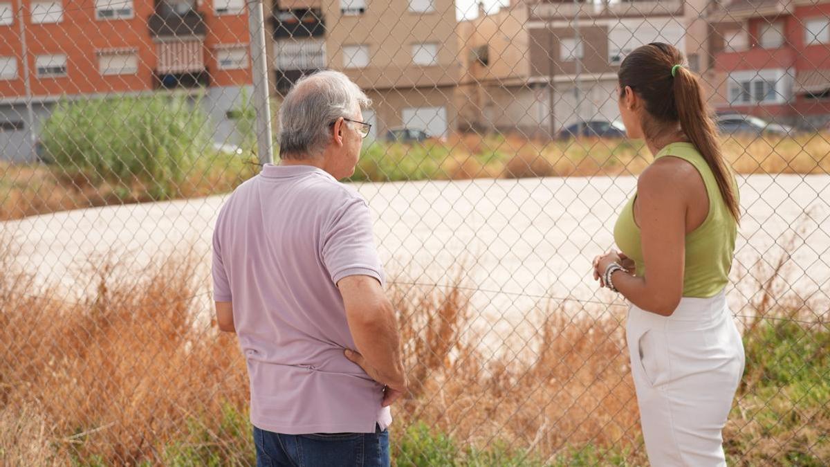 Parcela de Los Dolores donde el PP anunció la construcción del nuevo centro municipal.