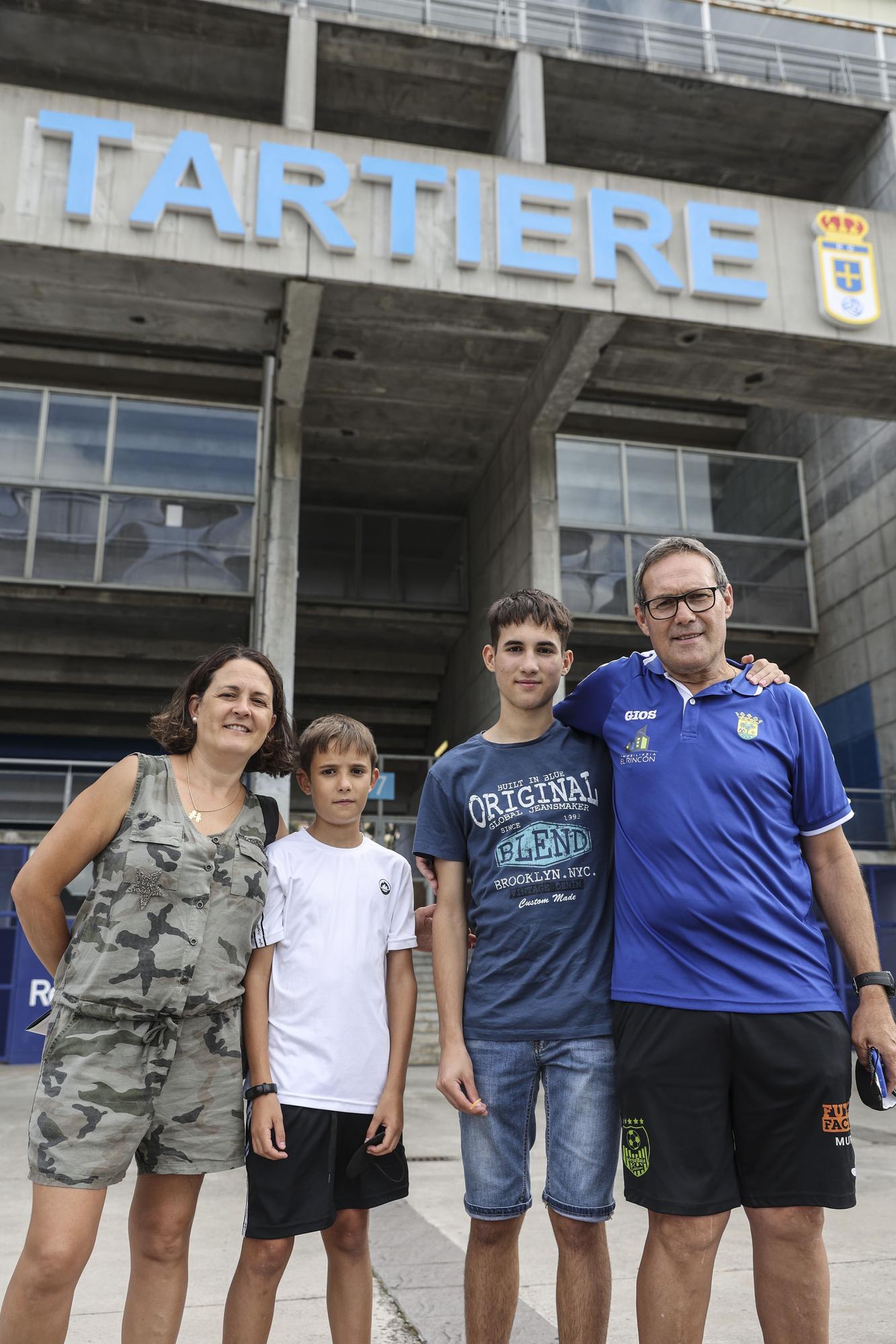 En imágenes: los aficionados del Real Oviedo vuelven al campo