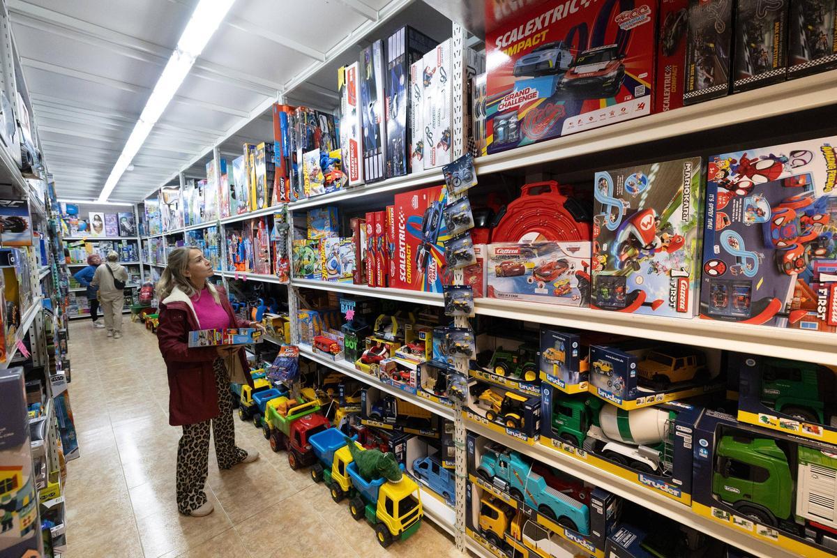 Galería de imágenes de una juguetería en la previa de Navidad y Reyes
