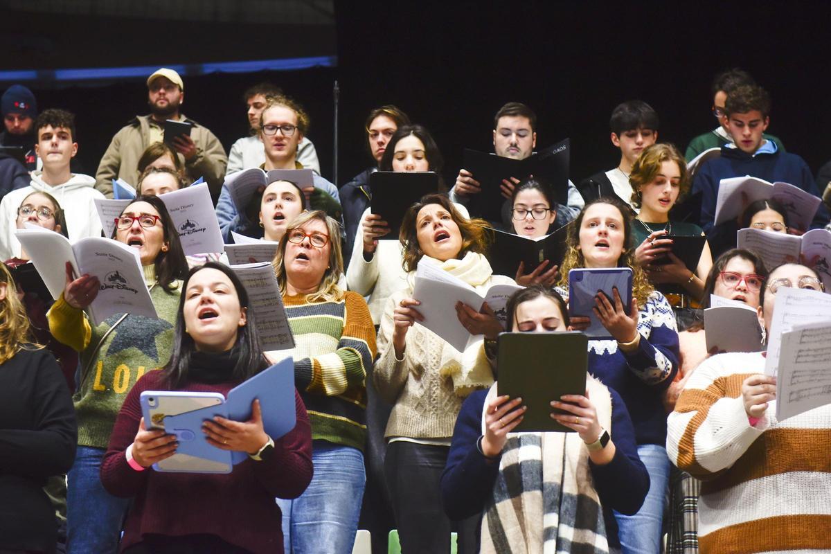 Ensayo del Concierto por la Paz del proyecto educativo Chorus en el Coliseum