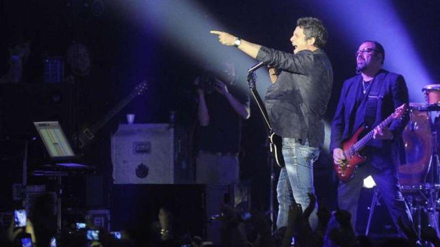 Alejandro Sanz, durante el concierto celebrado el pasado mes de junio en A Coruña / carlos pardellas