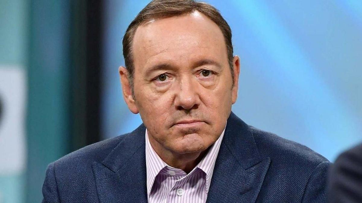 Kevin Spacey reaparece por Navidad y ataca a Netflix: "Existe gracias a mí"