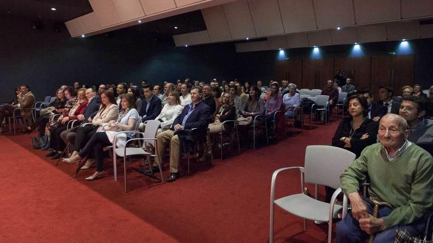 El público reunido ayer en el Club Prensa Asturiana.