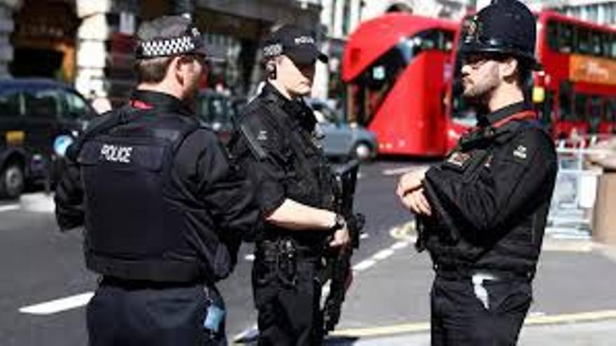 policía británica