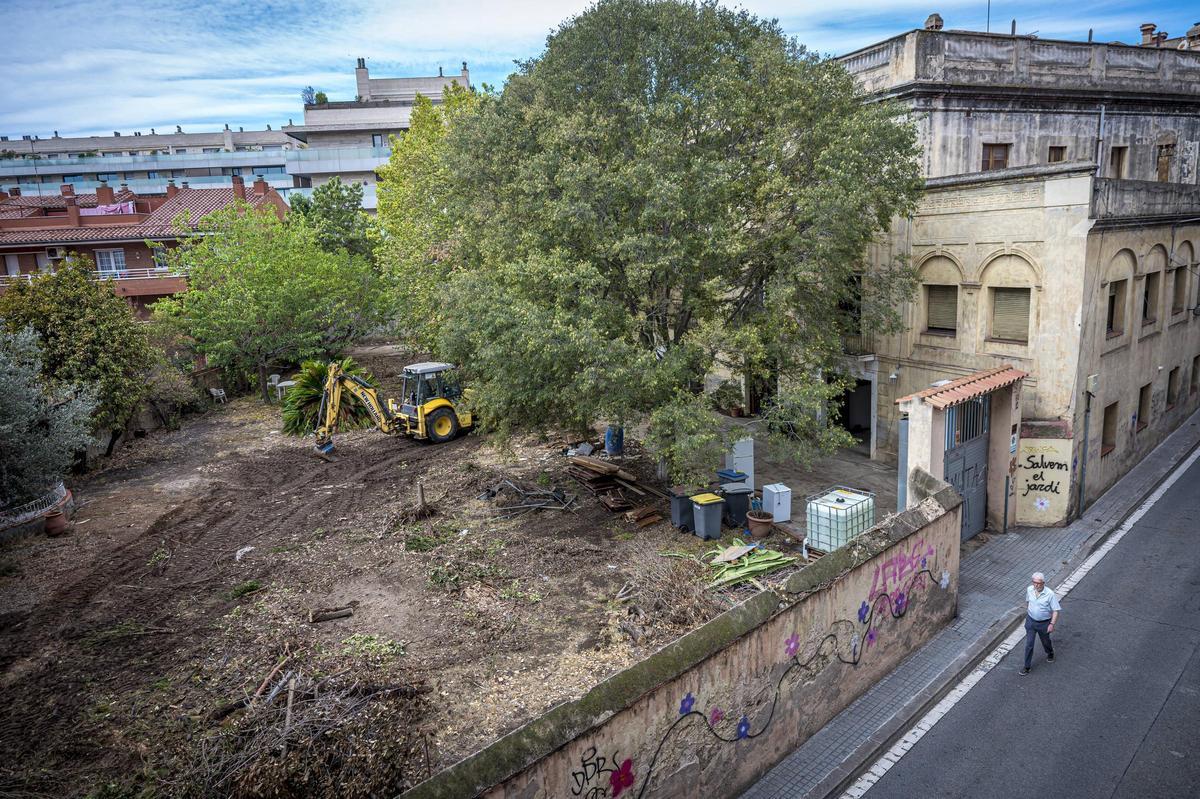 Obras en el jardín de la masía de Can Raventós en el barrio de Sarrià, en Barcelona, el pasado agosto.