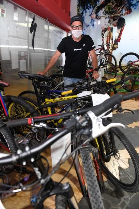 21-05-20   CANARIAS Y ECONOMIA. CALLE ALEMANIA . LAS PALMAS DE GRAN CANARIA. Johannes Schoefecker es propietario de Bike Gran Canaria, tienda de venta y reparación de bicicletas que ha visto crecer el negocio en esta crisis. Fotos: Juan Castro.  | 21/05/2020 | Fotógrafo: Juan Carlos Castro