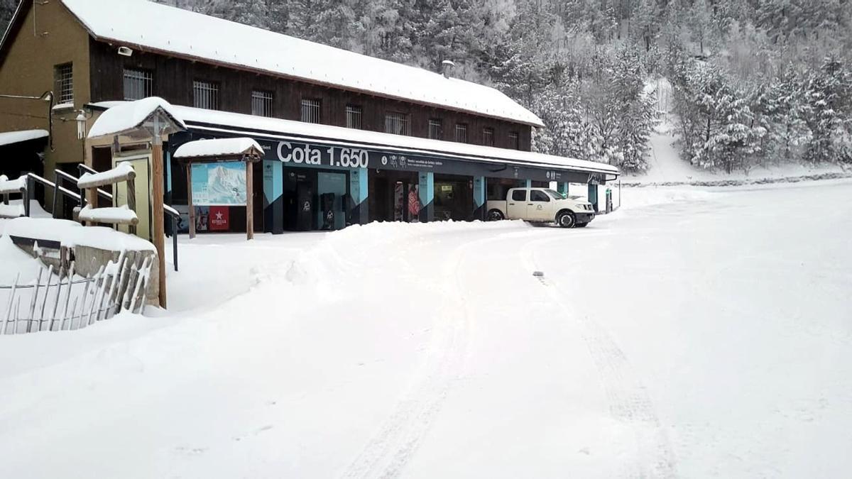 La nevada cae de forma general en el Pirineo por encima de los 800 metros