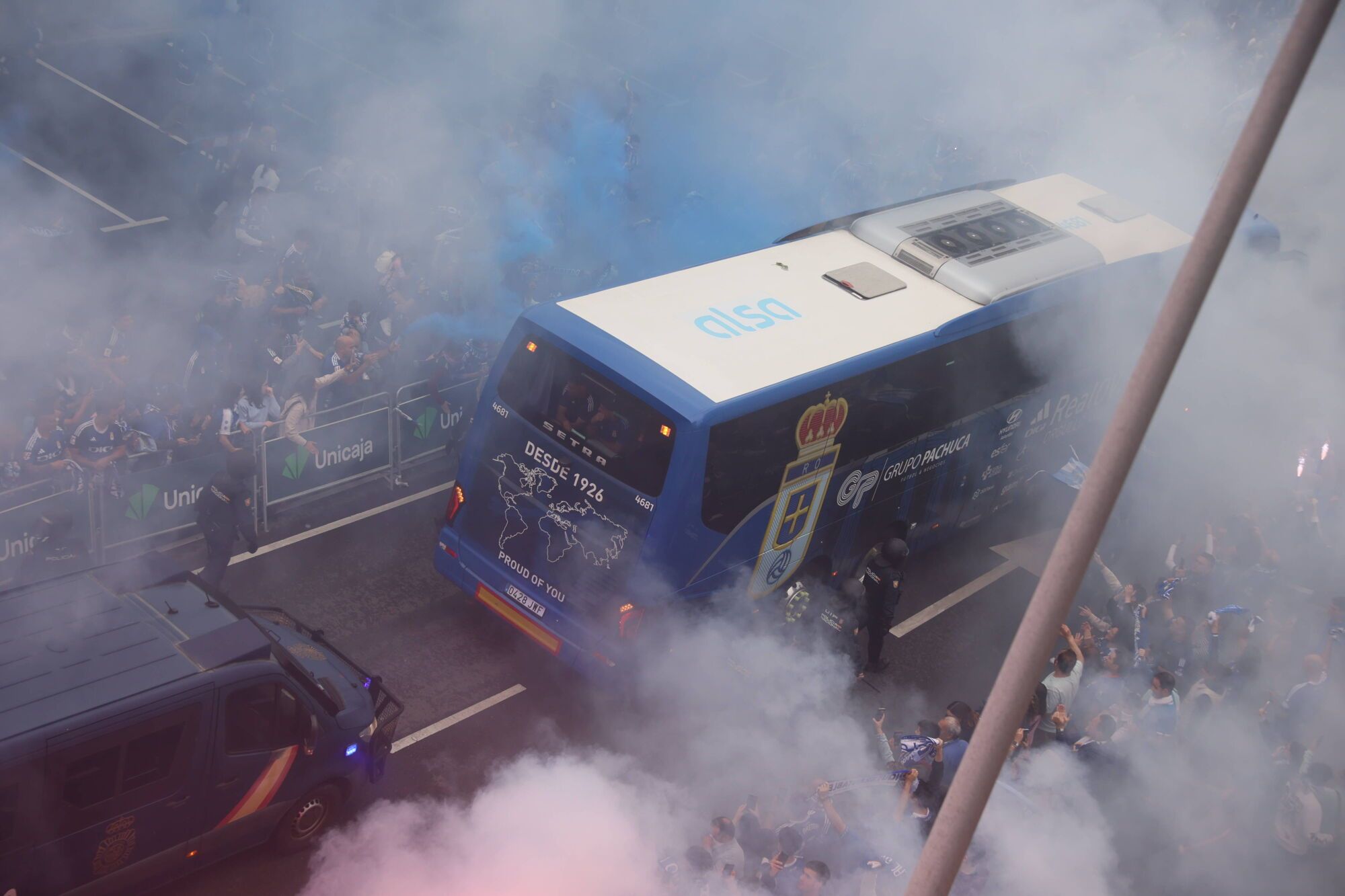 Así fue el recibimiento de la afición al Real Oviedo y toda la previa del último partido de la temporada