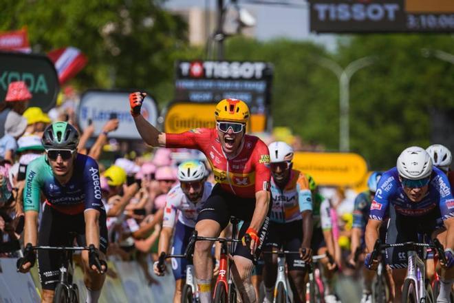 El Tour vuela y bate el récord de etapa más rápida de su historia