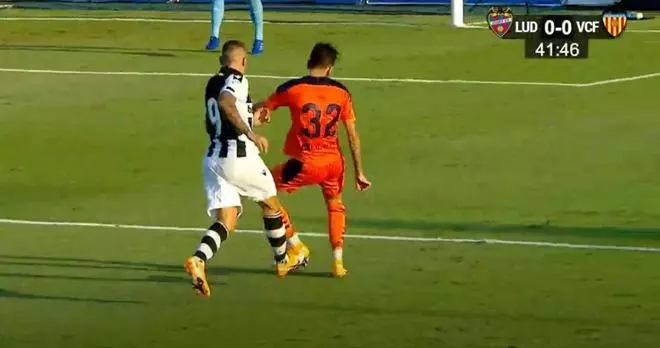 La pesadilla se repite: Roger lesionado en Pinatar Arena... y no pinta bien