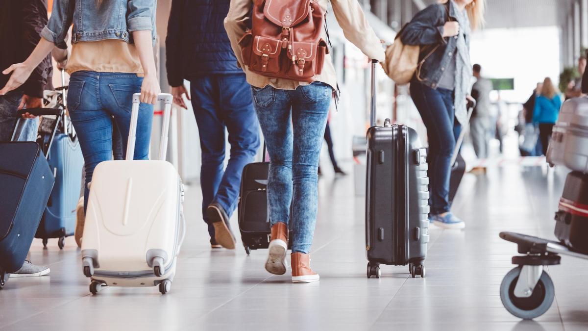 Apréndetelo para tu próximo viaje: el truco de la maleta en el avión