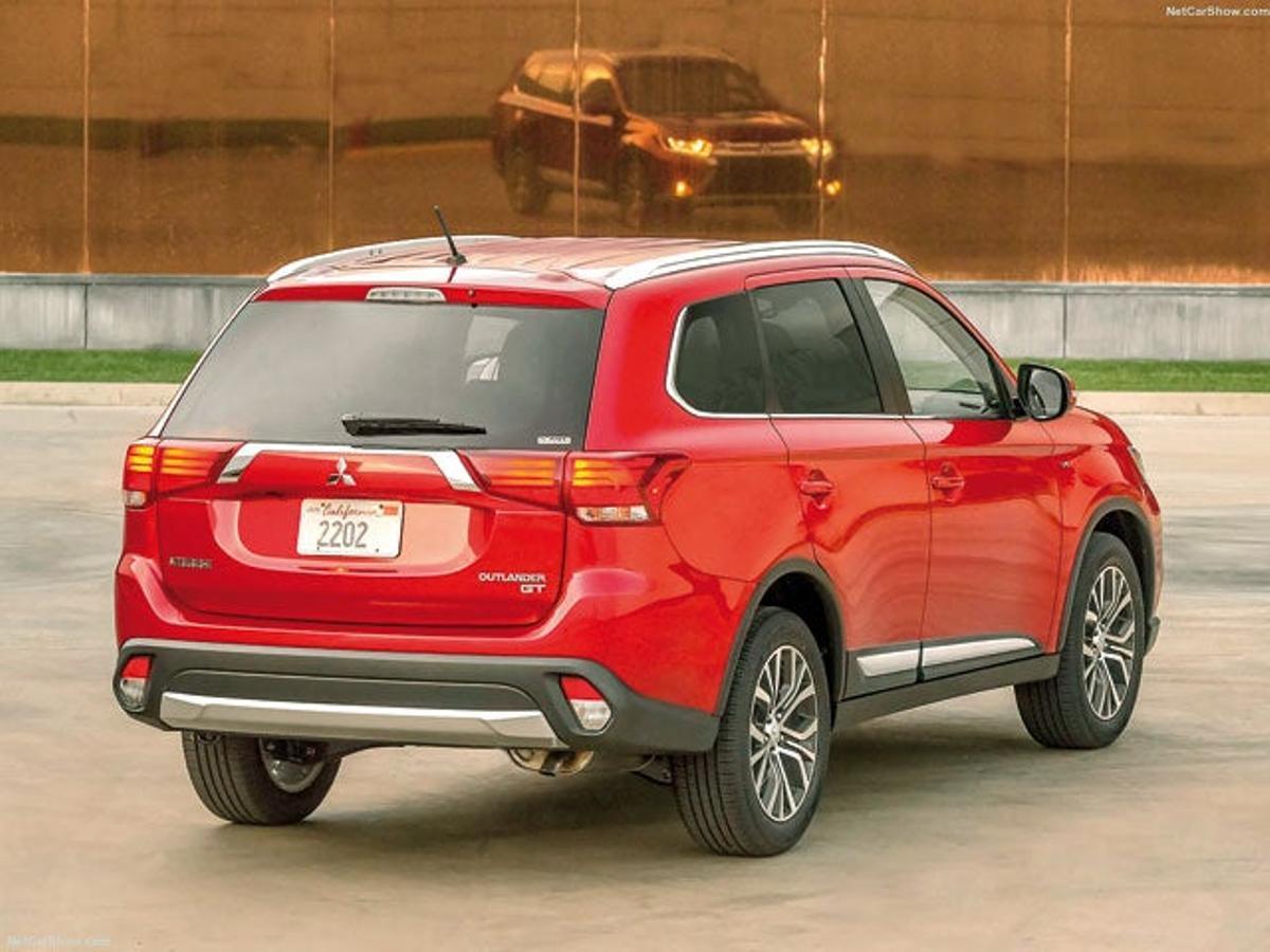 Mitsubishi Outlander, por detrás