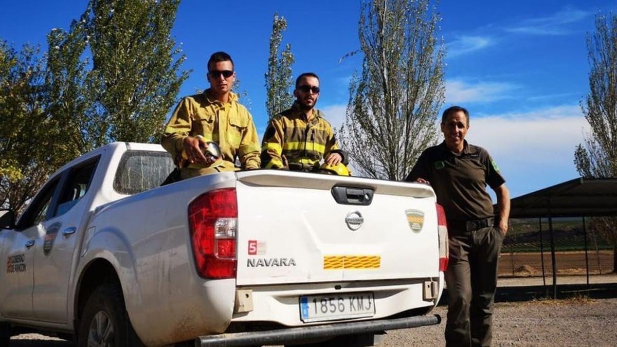 Alberto Bona e Íñigo Palacios, miembros de la cuadrilla del retén de Añón, e Ismael González, agente forestal del Ayuntamiento de Tarazona, fueron tres de los siete primeros en llegar al primer foco del incendio de Añón.