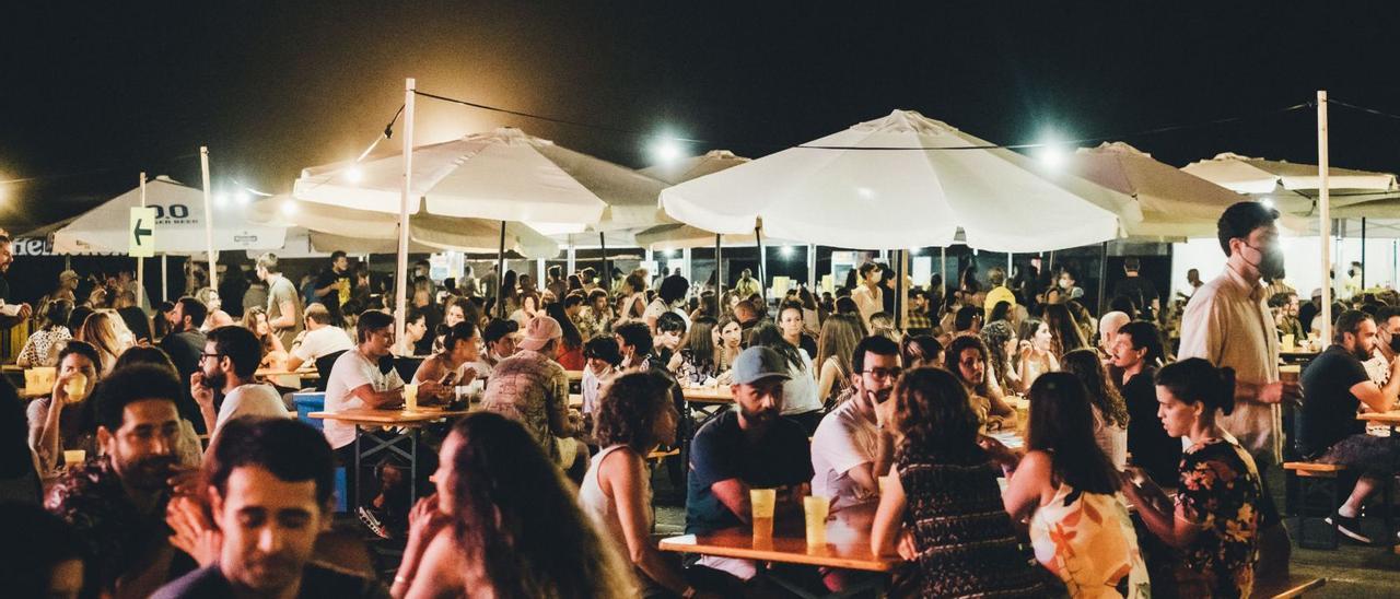 Una imagen de la zona de comidas de Phe Festival, en Puerto de la Cruz.