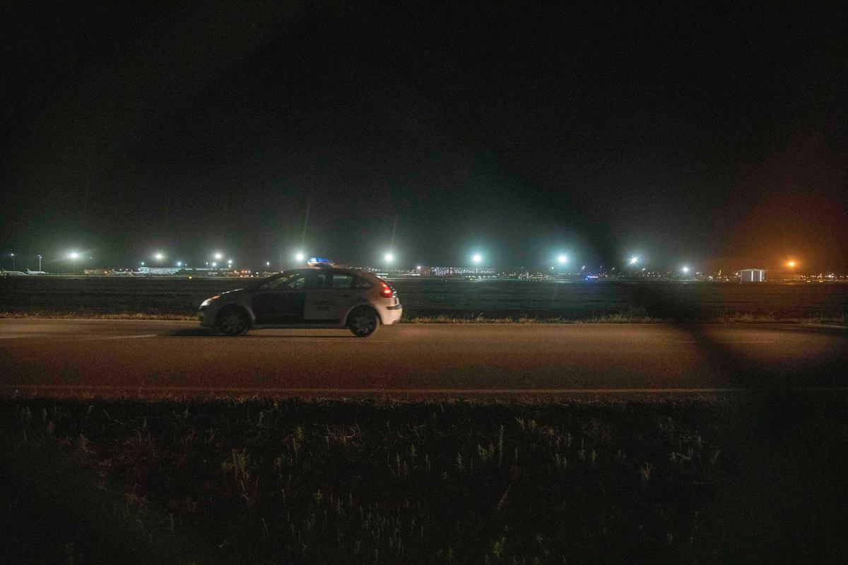 Cierra el aeropuerto de Palma por la presencia de pasajeros en las pistas.