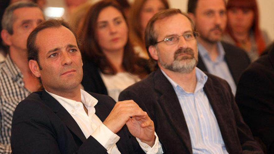 Juan Cassá y Gonzalo Sichar durante la celebración de un acto del partido en mayo de 2015.