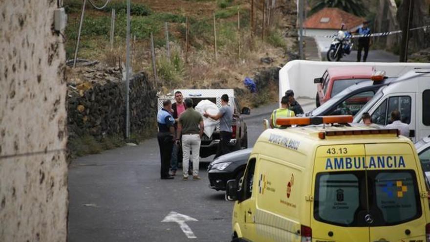 El padre de la familia hallada muerta en Tenerife tenía el máximo galardón al mérito militar