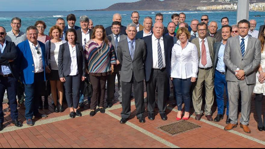 Foto de familia de la comida navideña de Asocelpa.