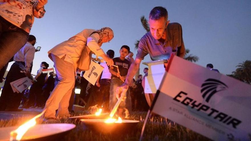 Un barco francés detecta posibles señales de las cajas negras del avión de EgyptAir