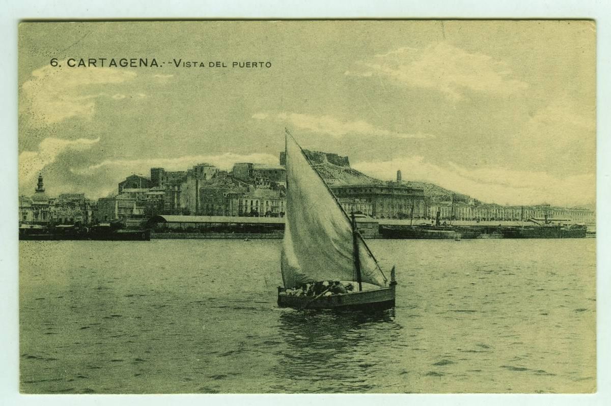 Un barco de vela saliendo del puerto en 1924.