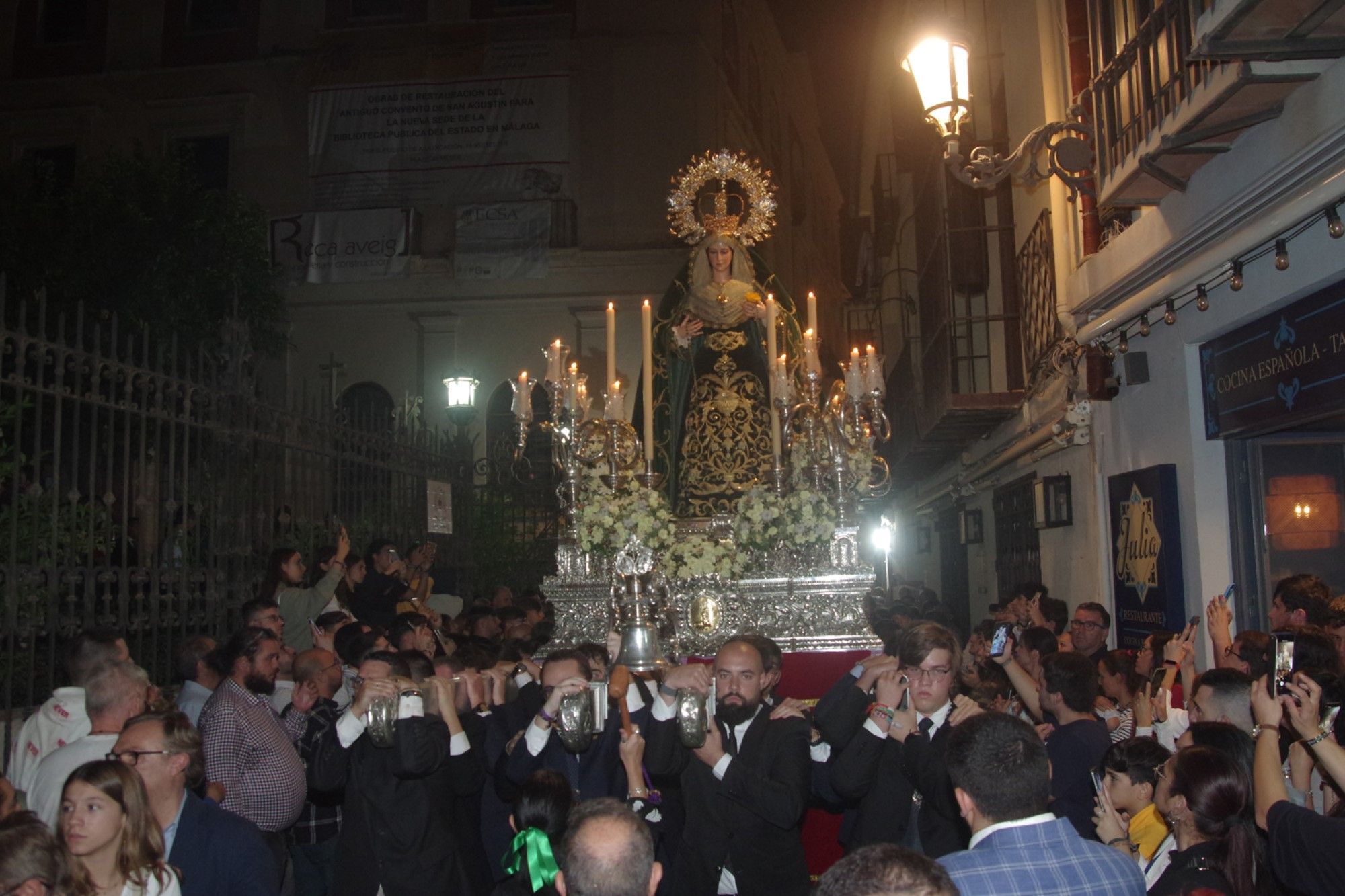 Traslado de la Virgen del Amparo previo a su extraordinaria