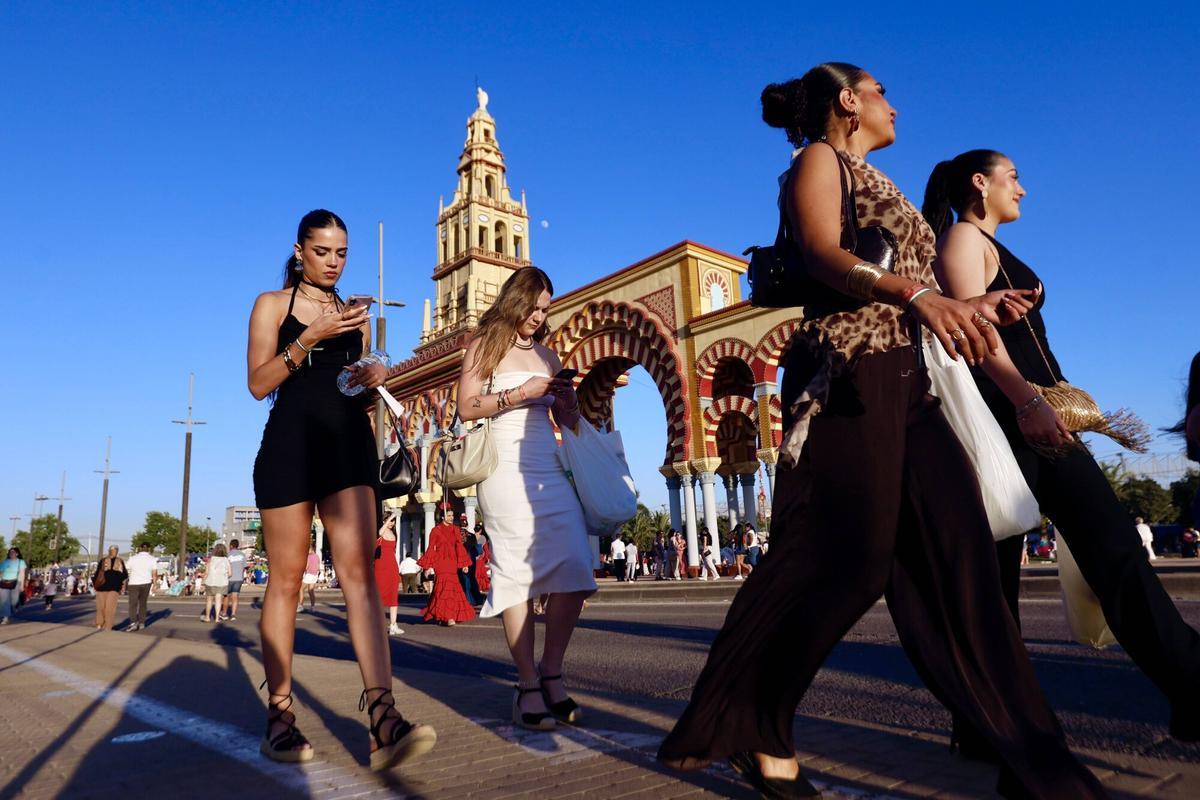 El botellón vuelve a tomar el Balcón del Guadalquivir en Córdoba el miércoles de Feria