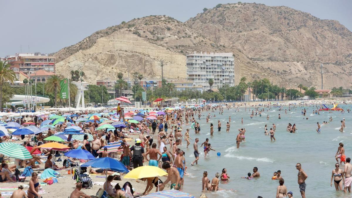 Alicante afronta otra jornada sofocante por calor extremo