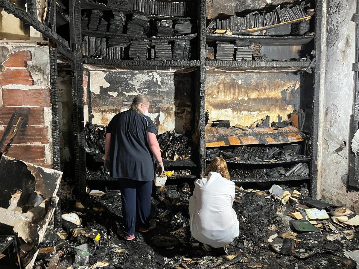 El foc va afectar el despatx de la Societat Coral Erato.