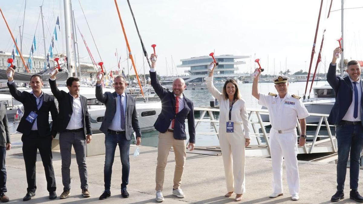 Un momento del acto de inaguración celebrado ayer, con directivos del certamen y representantes de instituciones. | LEVANTE-EMV