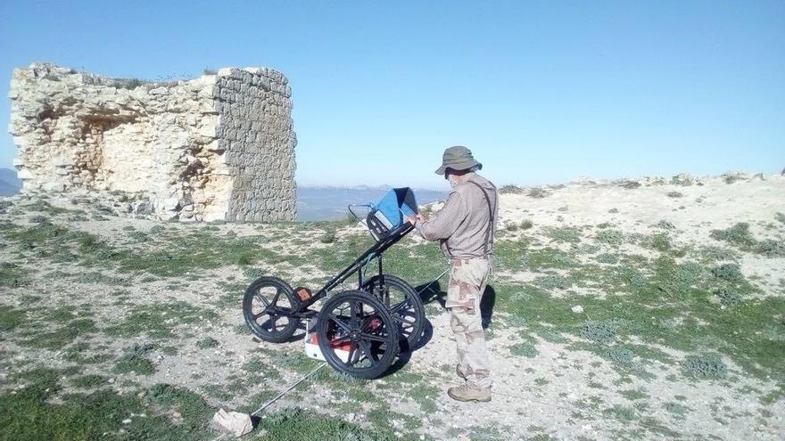 Trabajos mediante la técnica de georradar en el Castillo de la Estrella de Teba.