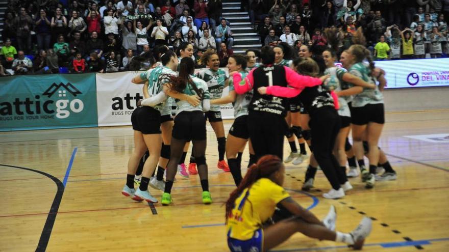 El Atticgo Elche golea para pasar a cuartos de la EHF European Cup