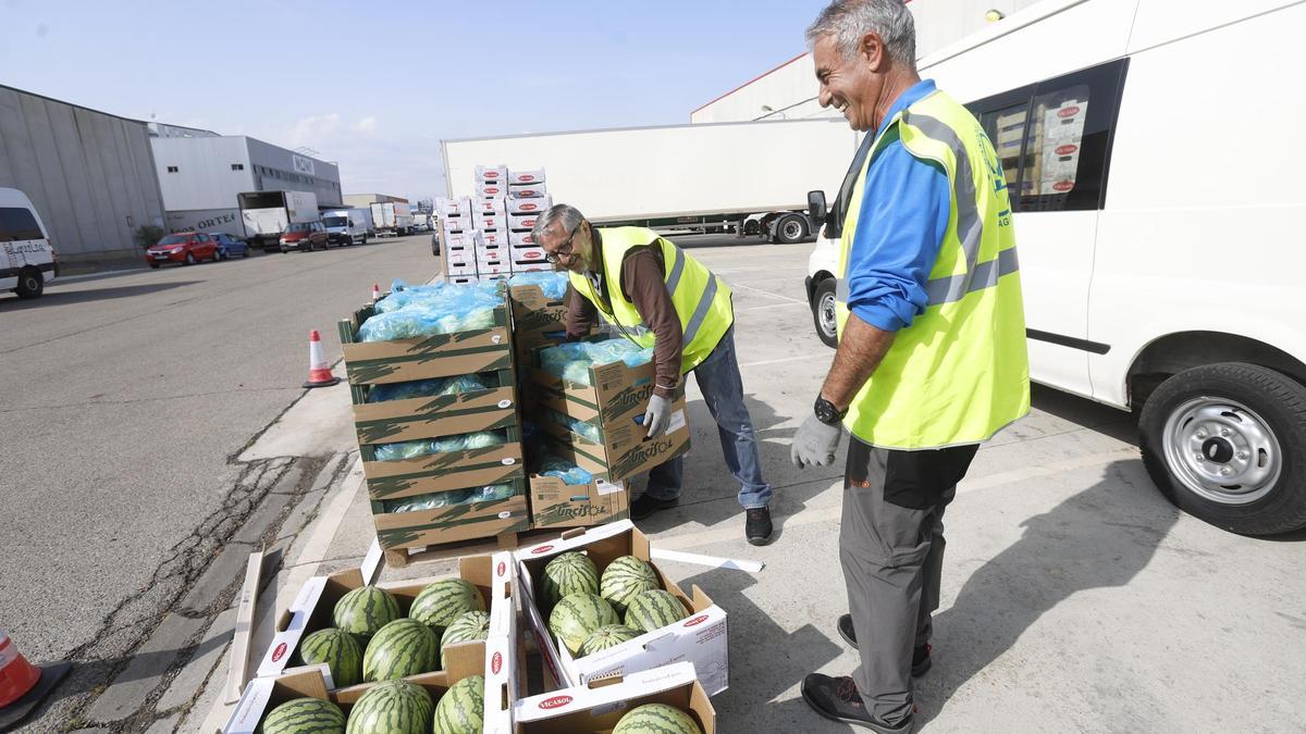 Una entidad recibe cajas para destinar a familias vulnerables en el Banco de Alimentos.